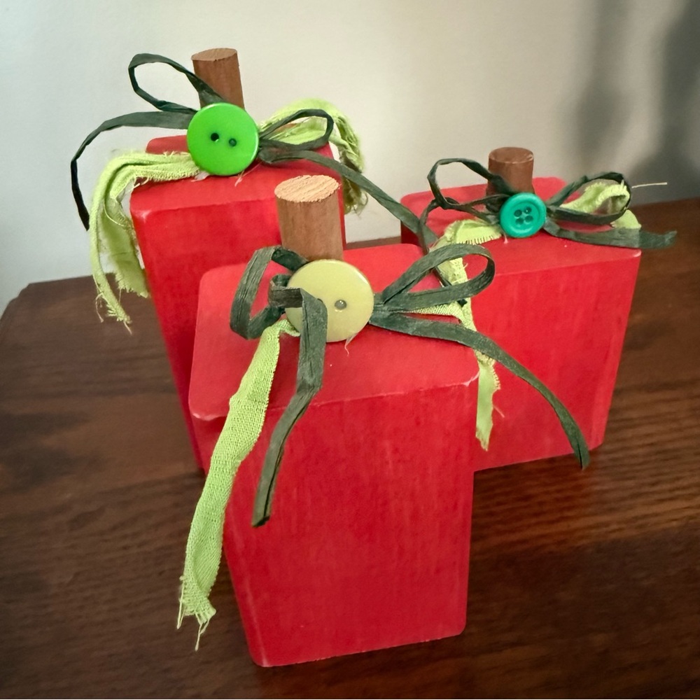 🍎 Rustic Wooden Apples Set